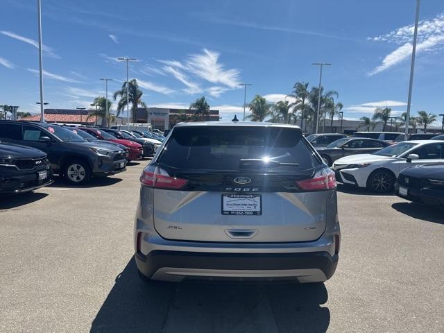 Photo of 2023 Silver Metallic Ford Edge