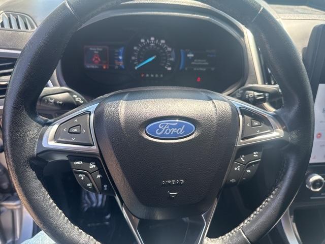 Photo of 2023 Silver Metallic Ford Edge