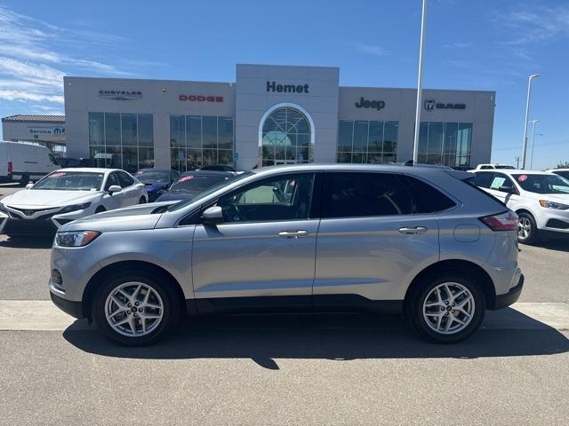 Photo of 2023 Silver Metallic Ford Edge