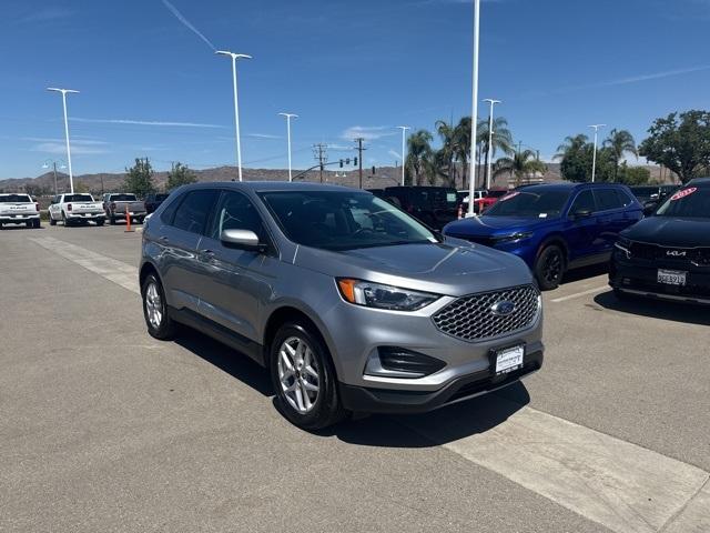 Photo of 2023 Silver Metallic Ford Edge