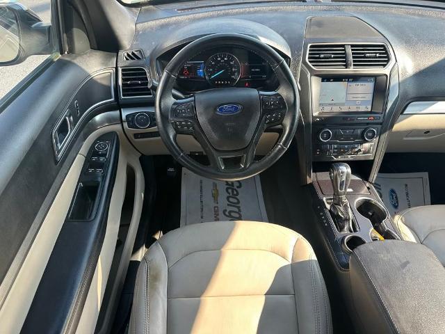 Photo of 2018 PLATINUM DUNE MET TRI-COAT Ford Explorer