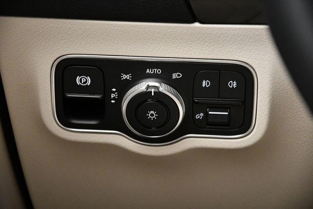 Photo of 2025 Polar White Mercedes-Benz GLA 250