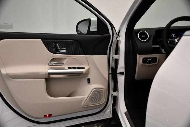 Photo of 2025 Polar White Mercedes-Benz GLA 250