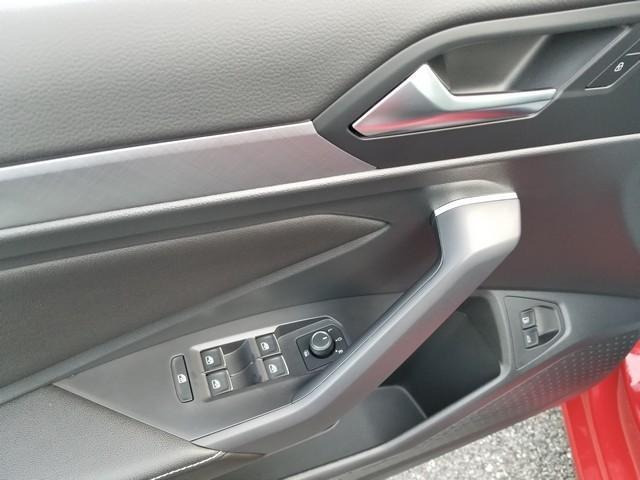 Photo of 2022 Kings Red Volkswagen Jetta