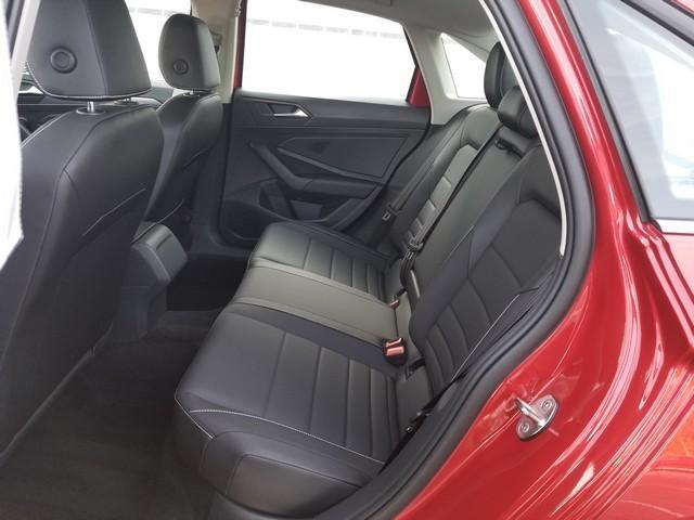 Photo of 2022 Kings Red Volkswagen Jetta
