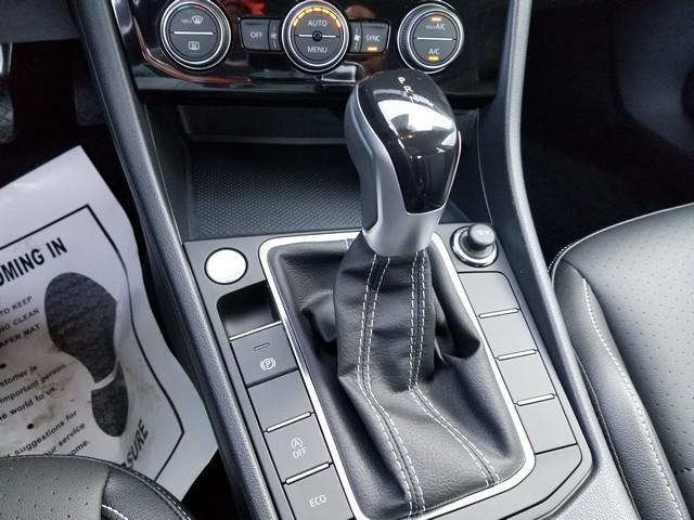 Photo of 2022 Kings Red Volkswagen Jetta