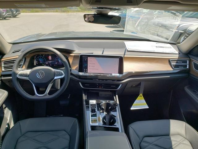 Photo of 2025 Silver Mist Metallic Volkswagen Atlas
