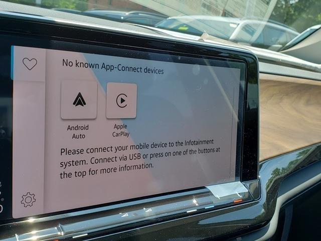 Photo of 2025 Silver Mist Metallic Volkswagen Atlas