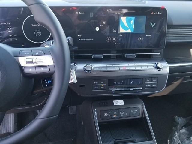Photo of 2025 Abyss Black Pearl Hyundai KONA