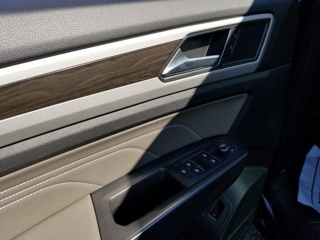 Photo of 2023 Deep Black Pearl Effect Volkswagen Atlas