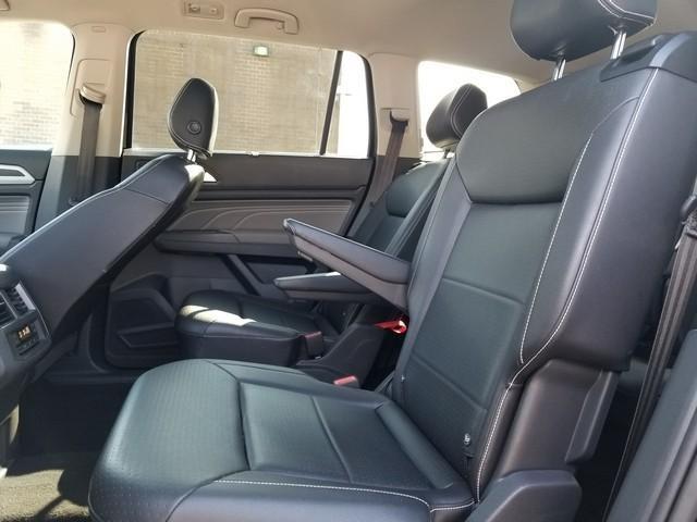 Photo of 2023 Deep Black Pearl Effect Volkswagen Atlas