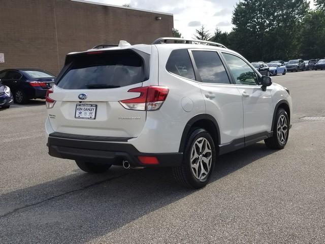 Photo of 2022 Crystal White Pearl Subaru Forester