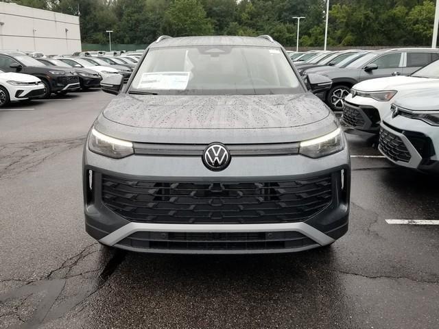 Photo of 2025 Platinum Gray Metallic Volkswagen Tiguan