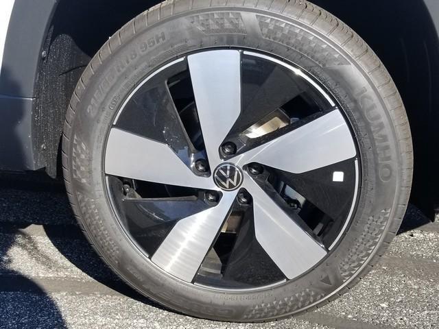 Photo of 2025 Pure White Volkswagen Taos
