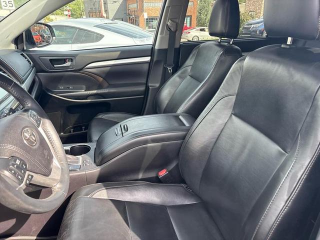 Photo of 2016 Predawn Gray Mica Toyota Highlander