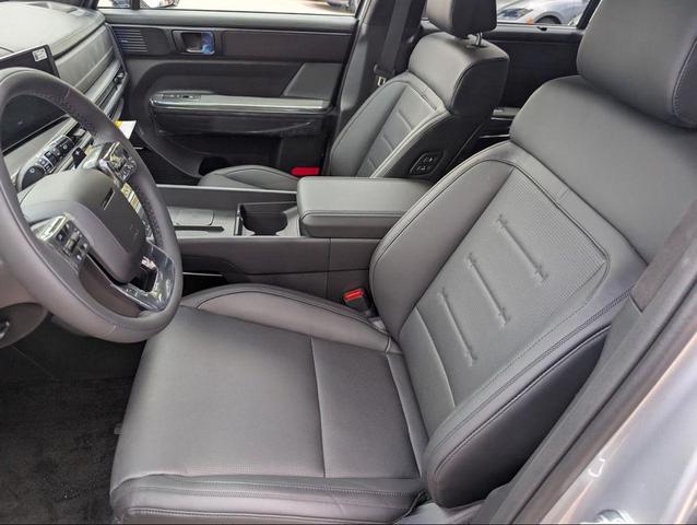 Photo of 2025 Silver Hyundai SANTA FE HEV