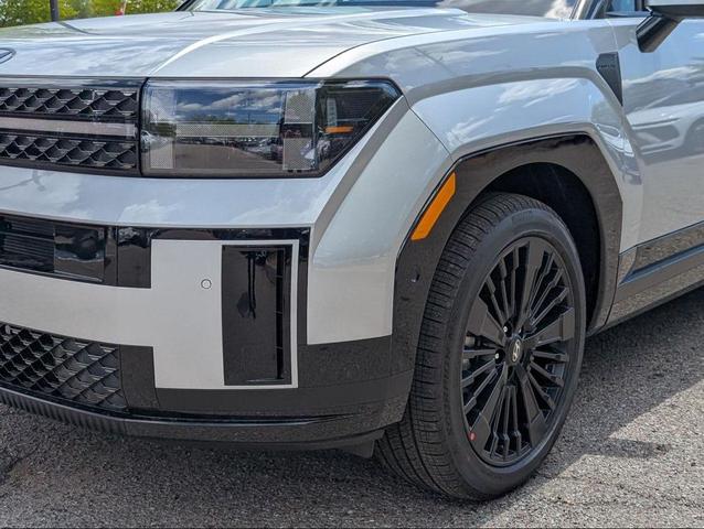 Photo of 2025 Silver Hyundai SANTA FE HEV
