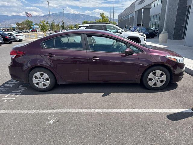 Photo of 2017 Red Kia Forte