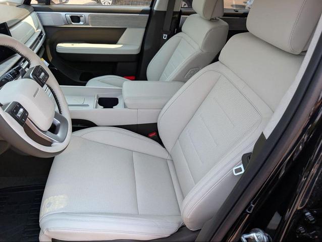 Photo of 2025 Black Hyundai SANTA FE HEV