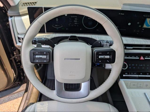 Photo of 2025 Black Hyundai SANTA FE HEV