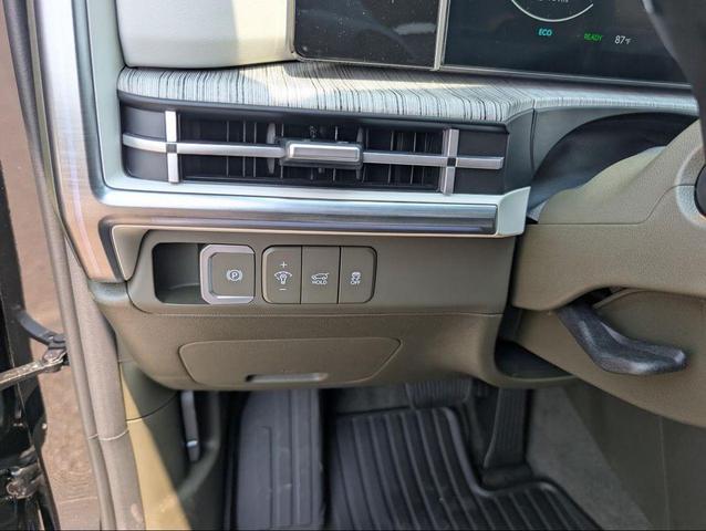 Photo of 2025 Black Hyundai SANTA FE HEV