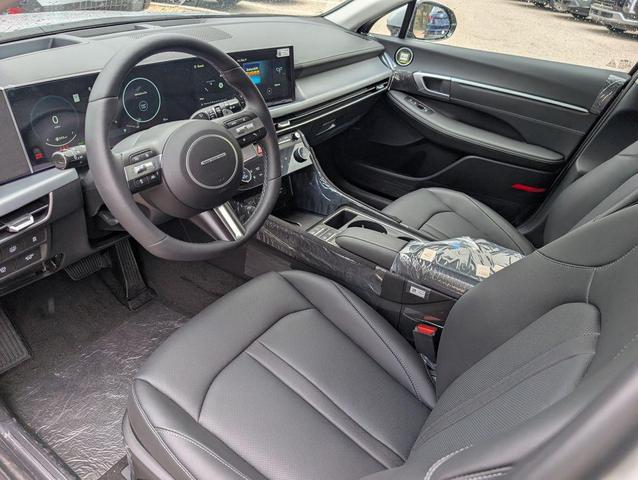 Photo of 2025 Silver Hyundai SONATA Hybrid