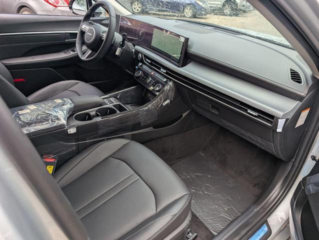 Photo of 2025 Silver Hyundai SONATA Hybrid