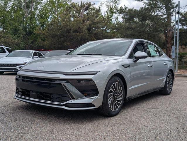Photo of 2025 Silver Hyundai SONATA Hybrid