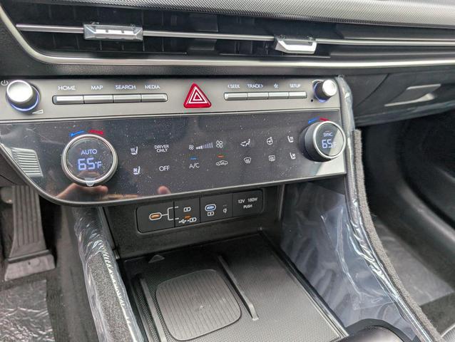 Photo of 2025 Silver Hyundai SONATA Hybrid