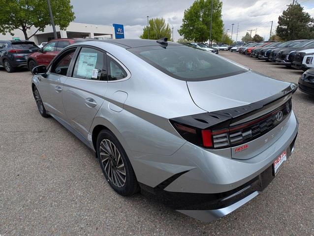 Photo of 2025 Silver Hyundai SONATA Hybrid