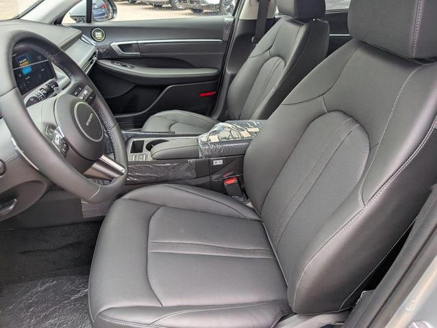 Photo of 2025 Silver Hyundai SONATA Hybrid