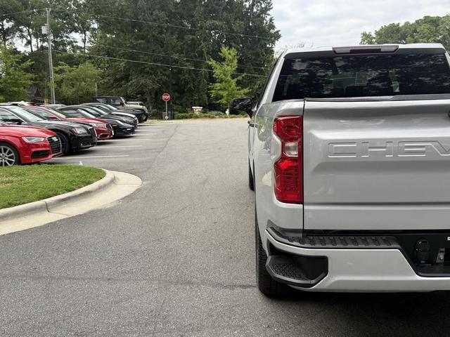 Photo of 2022 Silver Ice Metallic Chevrolet Silverado 1500