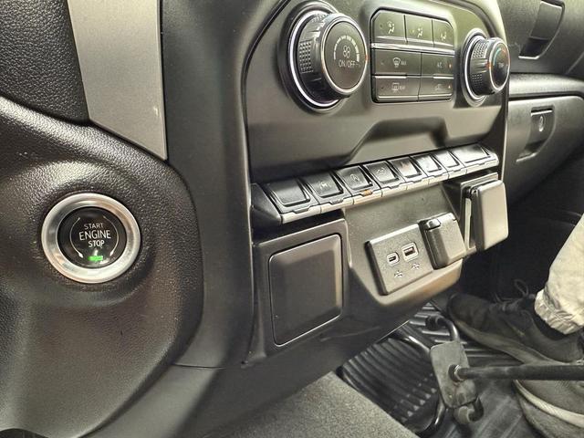 Photo of 2022 Silver Ice Metallic Chevrolet Silverado 1500