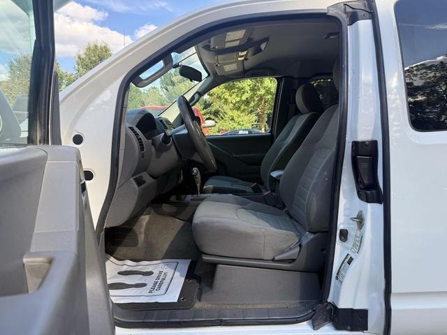 Photo of 2016 Glacier White Nissan Frontier