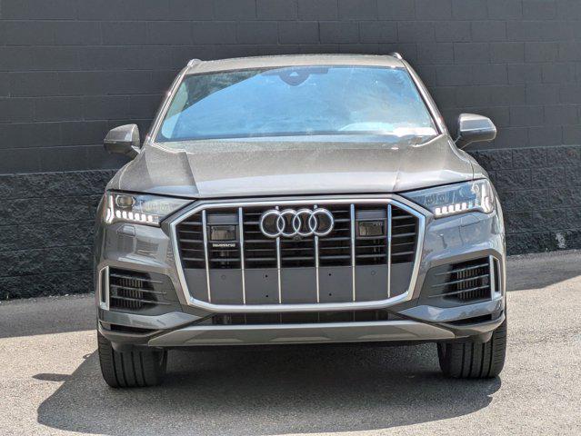 Photo of 2023 Gray Metallic Audi Q7