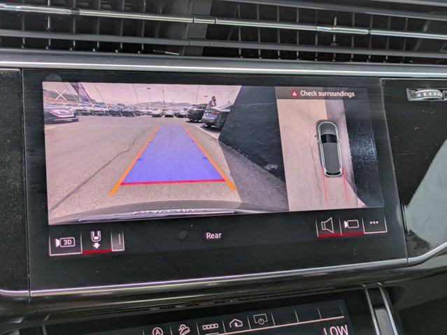 Photo of 2023 Gray Metallic Audi Q7