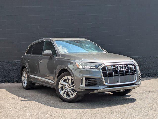 Photo of 2023 Gray Metallic Audi Q7