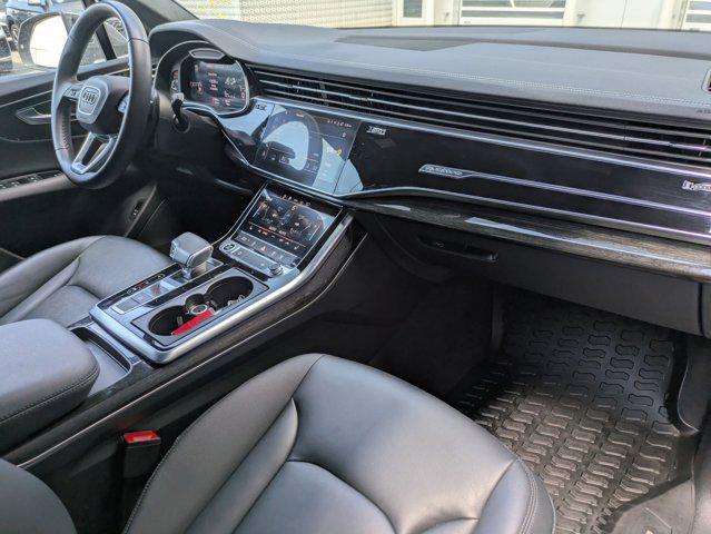 Photo of 2023 Gray Metallic Audi Q7