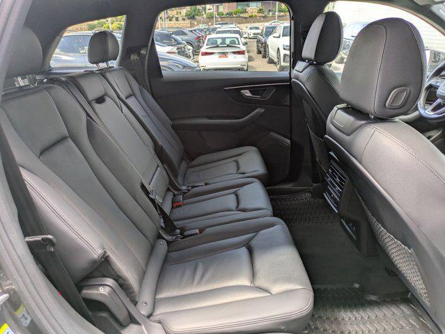 Photo of 2023 Gray Metallic Audi Q7