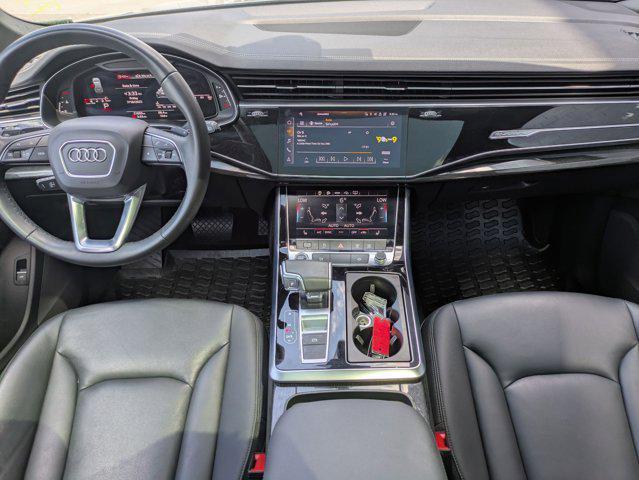 Photo of 2023 Gray Metallic Audi Q7