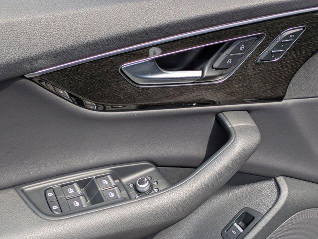 Photo of 2023 Gray Metallic Audi Q7