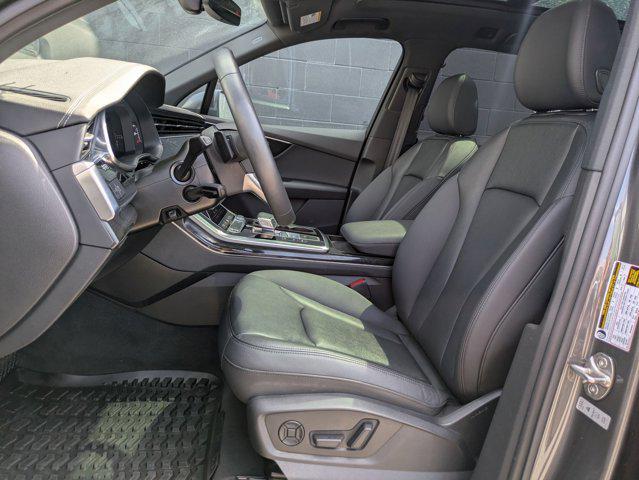 Photo of 2023 Gray Metallic Audi Q7
