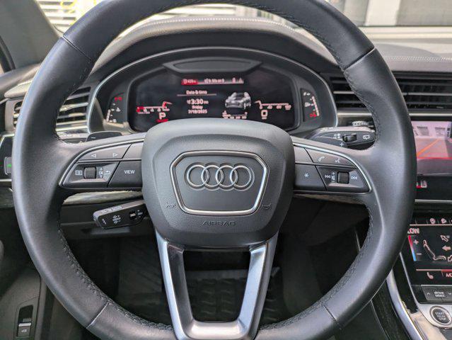Photo of 2023 Gray Metallic Audi Q7
