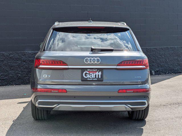 Photo of 2023 Gray Metallic Audi Q7