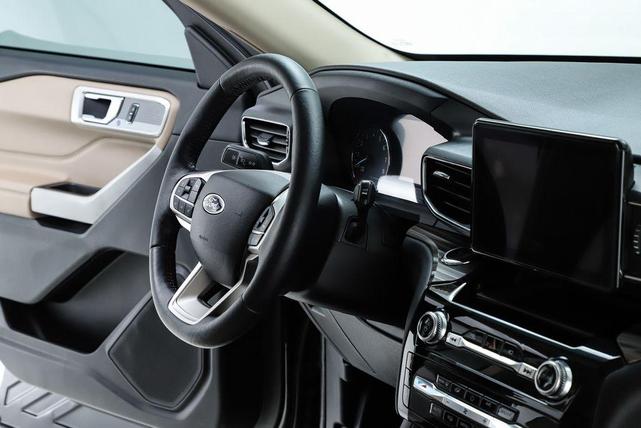 Photo of 2022 Agate Black Metallic Ford Explorer