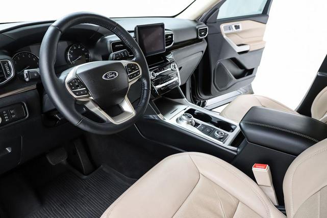 Photo of 2022 Agate Black Metallic Ford Explorer