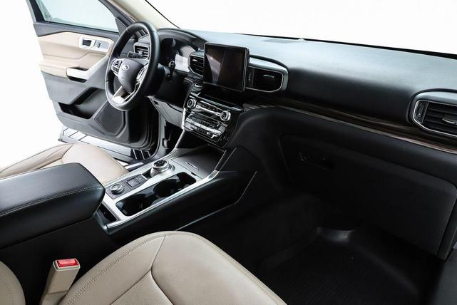Photo of 2022 Agate Black Metallic Ford Explorer