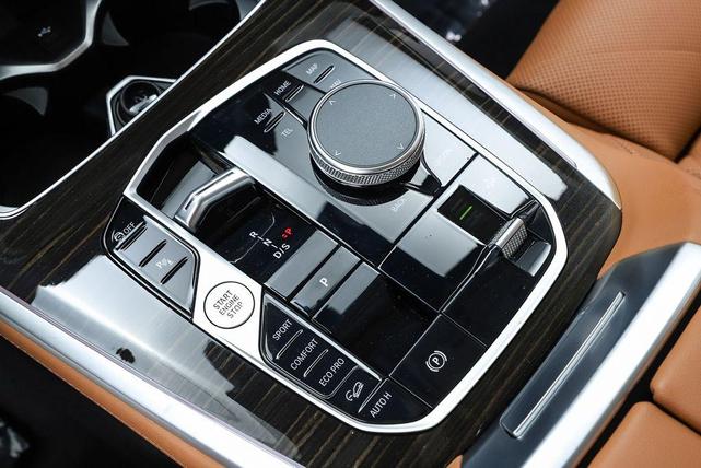 Photo of 2023 Alpine White BMW X7