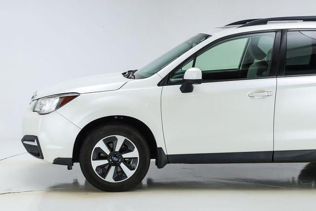 Photo of 2018 Crystal White Pearl Subaru Forester