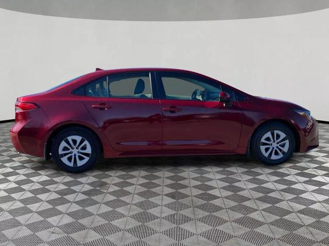 Photo of 2022 Ruby Flare Pearl Toyota Corolla Hybrid